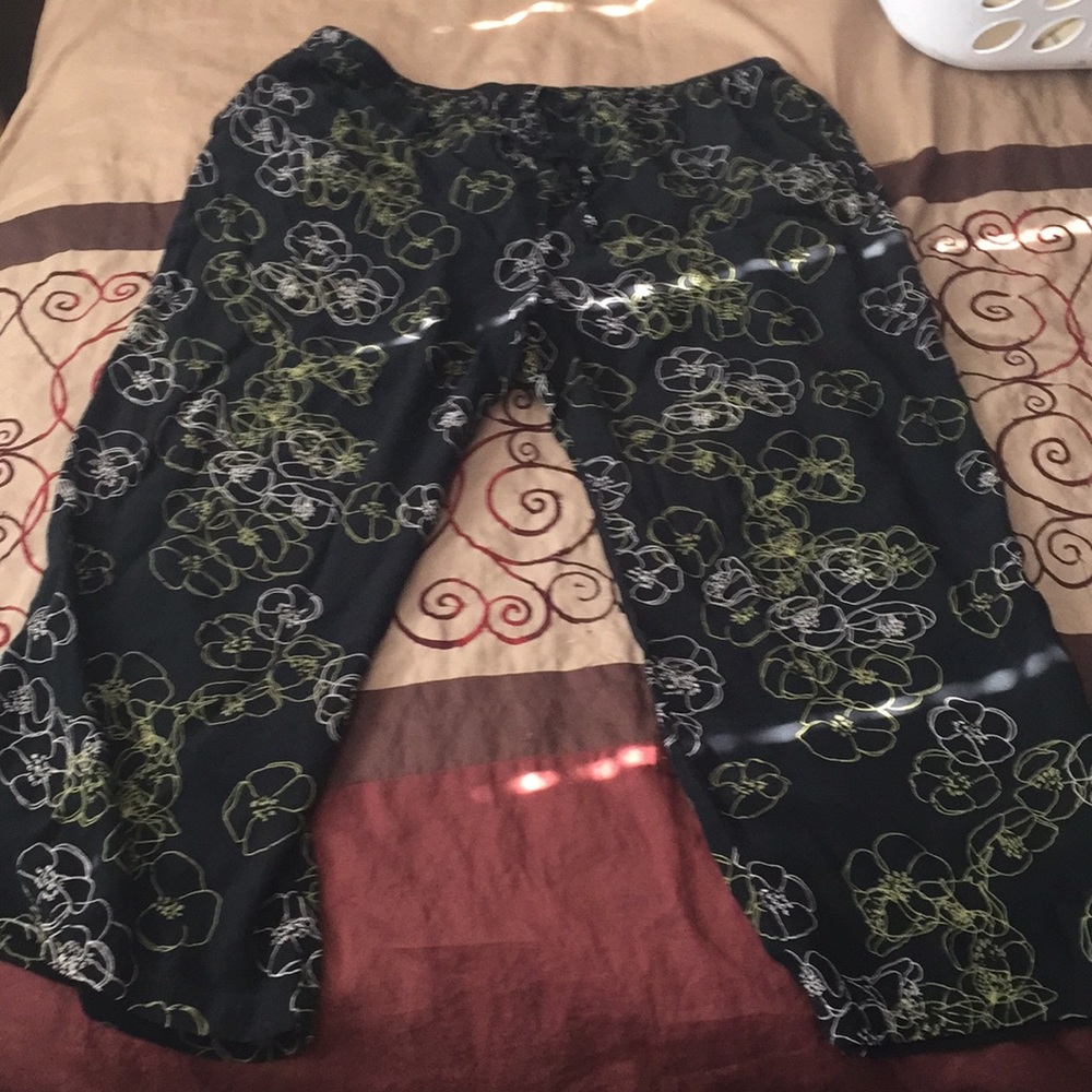 Lightweight rayon capris